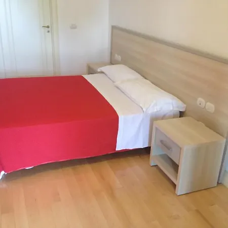 Ξενοδοχείο Ersilia 4*